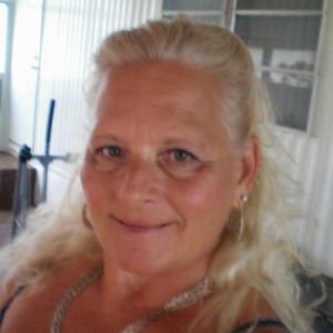 Meet your Posher, Debbie